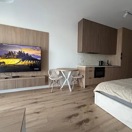 Apartament 77 *