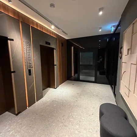 77 Apartament