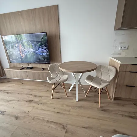Apartament 77 *